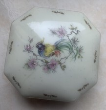 BOITE A BIJOUX  DÉCOR FLORAL E PERRUCHE PORCELAINE F.M. LIMOGES FRANCE