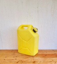 Jerrican jaune Gilac 20 litres vintage