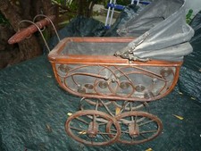 Ancien petit landau de poupée poussette jouet