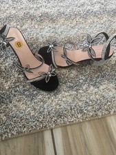 women sandals new, excellent