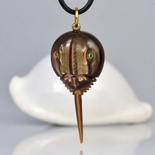 Pendentif De Limule En Nacre