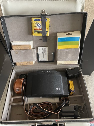 Classic polaroid land camera - classic,