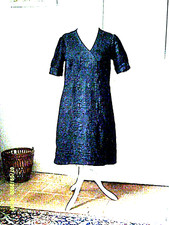 Petite robe noire  de "petite main", tissus haute couture. Vérifier taille.