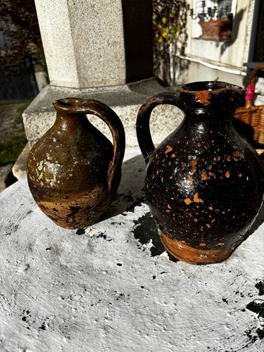Deux anciennes bouteilles - deux,