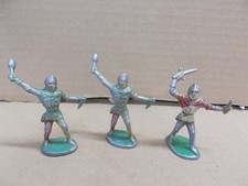 QUIRALU ALUDO ? 3 PETITS SOLDATS EN ALUMINIUM MOYEN AGE