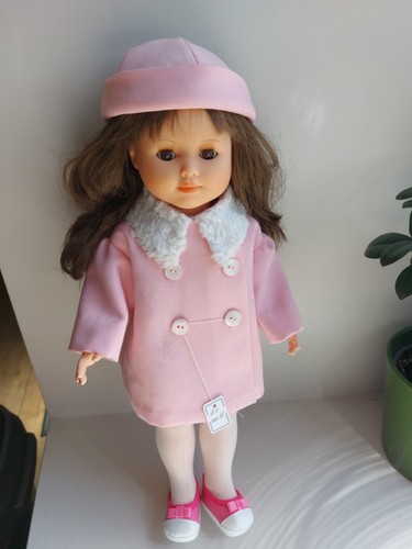Très belle poupée marie - très,