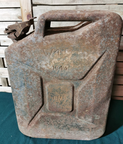 Ancien jerrycan militaire - jerrycan,