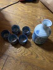 Serveur à saké japonais bleu