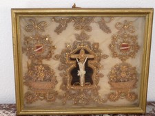 Superbe rare ancien CADRE RELIQUAIRE orné de paperolles dorées sur vélin 18ème