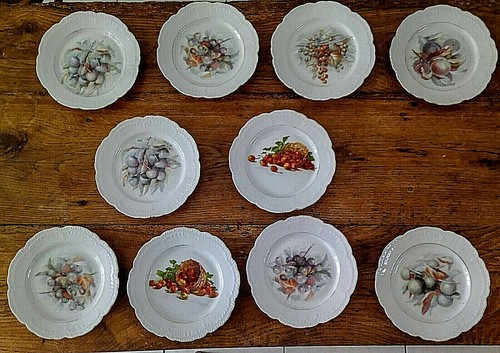 Série assiettes à - 10,
