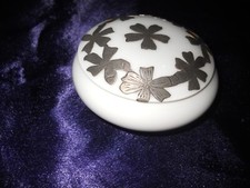 BOITE A BIJOUX EN PORCELAINE