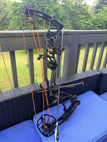 Hoyt compound bow - hoyt,