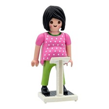 Figurine Playmobil femme enceinte rose/vert balance maison ville