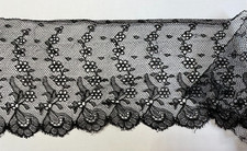 DENTELLE ANCIENNE - joli petit volant de Chantilly