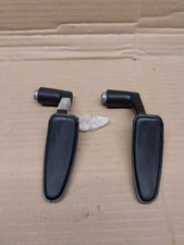 2  palettes  d'origine   / 204 /Peugeot /  ou autres.