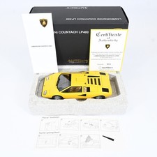 Voiture miniature jaune