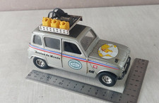 Ancienne voiture en plastique, Renault 4 Route du Monde, Burago, 1/24