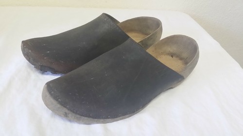 Ancienne paire sabots en - de,
