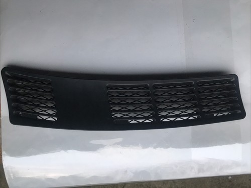 Bmw e30 1904572 grille capot - 1904572,