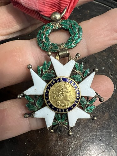 Médaille décoration - &,