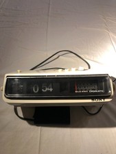 RADIO REVEIL A BASCULE SONY