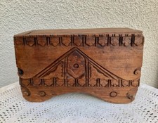 Petit Coffre à Glissant en Pin Cembro Monoxyle Sculpté  Art Populaire  XIXe