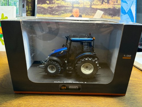 Universal hobbies valtra - 1/32,