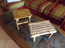 Anciens petits bancs en bois