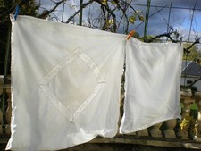 un lot de deux taies oreillers