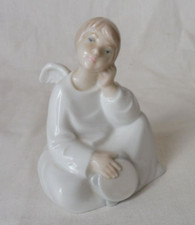 Nao by Lladro , Figurine  , ange au tambourin  , musicien