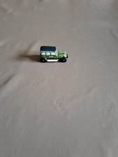 fève voiture  Renault  vivasix 1928