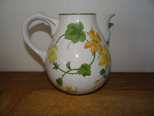 Joli pichet broc porcelaine - broc, en