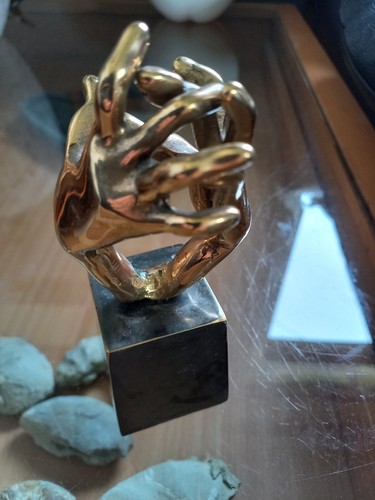 Ancienne sculpture une - une, main