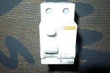 INTERRUPTEUR DIFFERENTIEL EMBROCHABLE 40A 30mA TYP A 40AMPERE MERLIN GERIN 16158