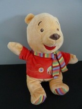 *. DOUDOU PELUCHE DISNEY WINNIE ROUGE  écharpe rayée abeille GRELOT NEUF*