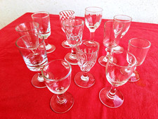 12 anciens petits verres à