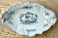 Plat ovale en Porcelaine Schlaggenwald Bohême, marque XIXe, dim. 32,5 x 22 cm
