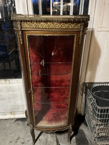 107 vitrine ancienne - 107, à