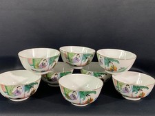 Suite de 8 bols en porcelaine