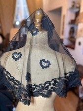 TEXTILE ANCIEN - Fichu de dentelle noire  - Fond Tulle - motifs coeurs