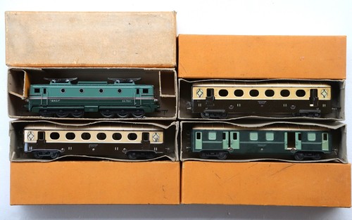 Coffret 7001 3 voitures - +,