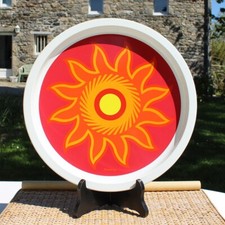 Plateau rond en métal rouge