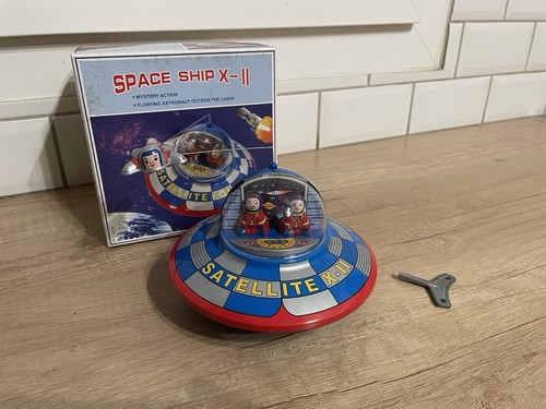 Soucoupe volante space - soucoupe,