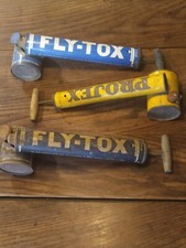 3 Pulvérisateurs FLY-TOX et Projex en tôle Sérigraphiée  Anciens Collection .