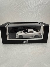 Mini voiture blanche blanche