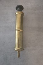 Ancienne pompe à graisse en