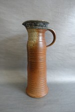 Grand pichet élancé en grès