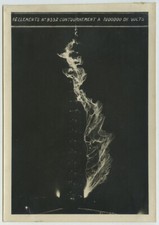 Contournement d'un isolateur à 1.000.000 de volts. Arc électrique. Électricité.