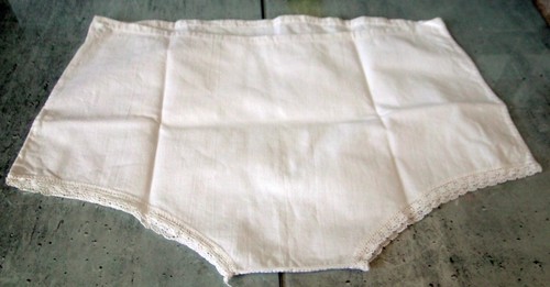 Ancienne culotte pour enfant