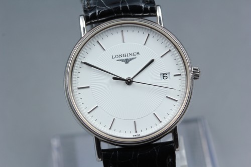 Presque comme neuve montre - [presque, neuve]